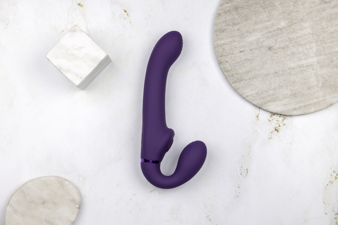 Ai - Dual Vibrating Air Wave Tickler Strapless Strapon